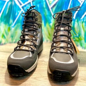 NWT Patagonia Mens Ultralight Fly Fishing Wading Boots with Rubber Tread